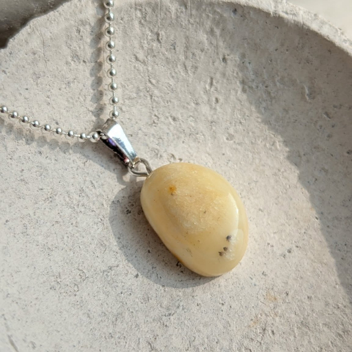 #白蠟 #琥珀 #amber #蜜蠟 #寶石 #水晶 #礦石 #珠寶